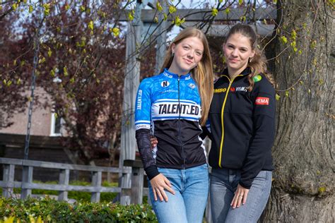 Zussen Chloé en Lieke Hoogendoorn bestormen samen de top